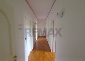 Hall / corridoio - Villa Corso Europa
 
1, Sassofeltrio - foto 41