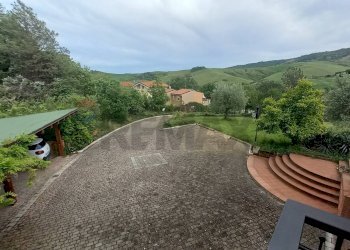 Vista delle montagne - Villa Corso Europa
 
1, Sassofeltrio - foto 55