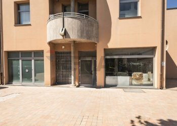 Edificio all\'aperto - Negozio via torconca, Cattolica - foto 2