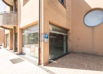 Edificio all\'aperto - Negozio via torconca, Cattolica - foto 4