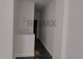 Hall / corridoio - Negozio Via IV Novembre
 
16, Rimini - foto 8