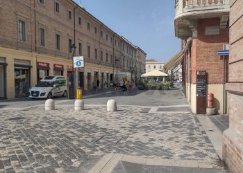 Edificio all\'aperto - Negozio Via IV Novembre
 
16, Rimini - foto 12