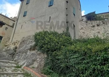 Edificio all\'aperto - Casa semi indipendente Borgo Orsini
 
2, San Leo - foto 3