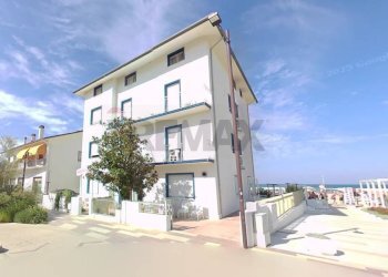 Fronte ristorante - Commercial Premises Viale San Salvador
 
29, Rimini - photo 1