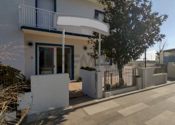 Ingresso ristorante - Commercial Premises Viale San Salvador
 
29, Rimini - photo 2