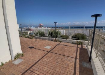 Spazio esterno ristorante - Commercial Premises Viale San Salvador
 
29, Rimini - photo 5