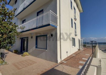 Spazio esterno ristorante - Commercial Premises Viale San Salvador
 
29, Rimini - photo 12