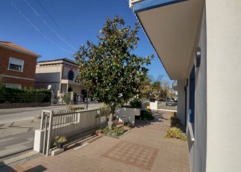 Spazio esterno ristorante - Commercial Premises Viale San Salvador
 
29, Rimini - photo 13