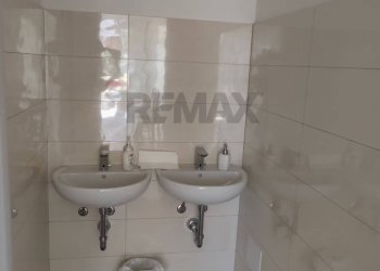 Bagno - Commercial Premises Viale San Salvador
 
29, Rimini - photo 18