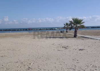 Vista spiaggia - Commercial Premises Viale San Salvador
 
29, Rimini - photo 22