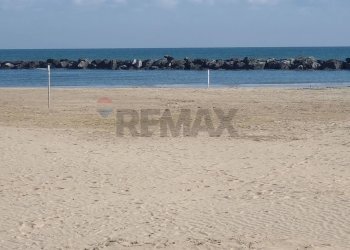 Vista spiaggia - Commercial Premises Viale San Salvador
 
29, Rimini - photo 23