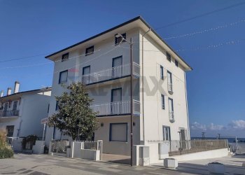 Facciata - Commercial Premises Viale San Salvador
 
29, Rimini - photo 25