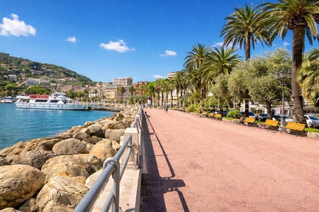 Zona - Two-room apartment piazza Camillo Benso di Cavour, Rapallo - photo 1