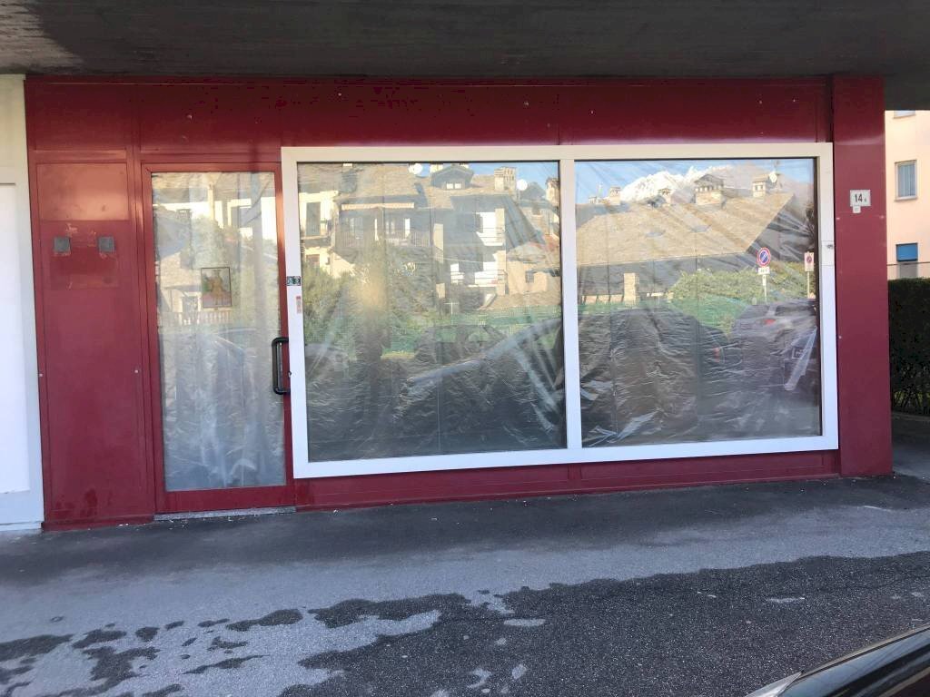 Facciata - Negozio corso Ivrea, Aosta - foto 2
