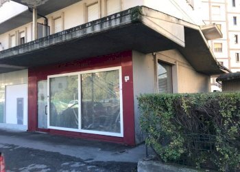 Facciata - Negozio corso Ivrea, Aosta - foto 1