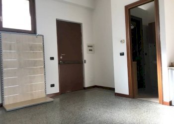 Ingresso - Negozio corso Ivrea, Aosta - foto 6