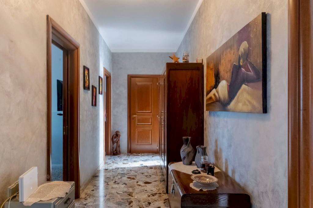 Corridoio - Quadrilocale via Umberto I, 5, Piscina - foto 1