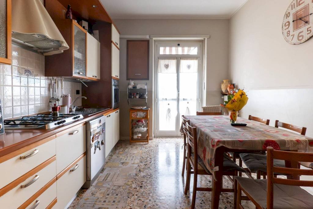 Cucina - Quadrilocale via Umberto I, 5, Piscina - foto 2