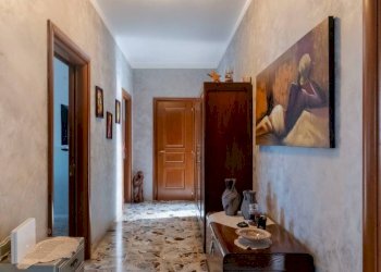 Corridoio - Quadrilocale via Umberto I, 5, Piscina - foto 1