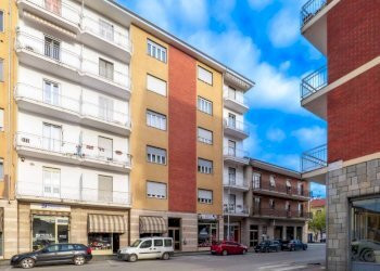 Facciata - Quadrilocale via Umberto I, 5, Piscina - foto 11