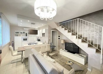 Soggiorno - Villa a Schiera viale dei Pioppi, Ravenna (zona Porto Corsini) - foto 2