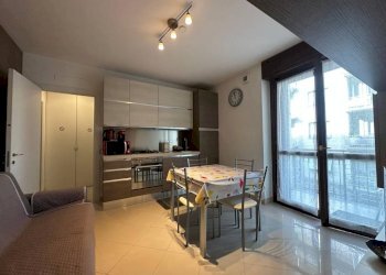 Salone - Bilocale via Frinco, Torino (zona Santa Rita) - foto 9