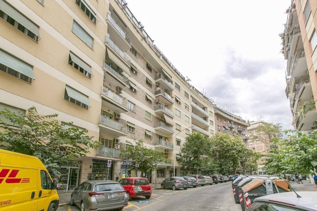 Facciata - Box via Giuseppe Bagnera, 52, Roma - foto 1