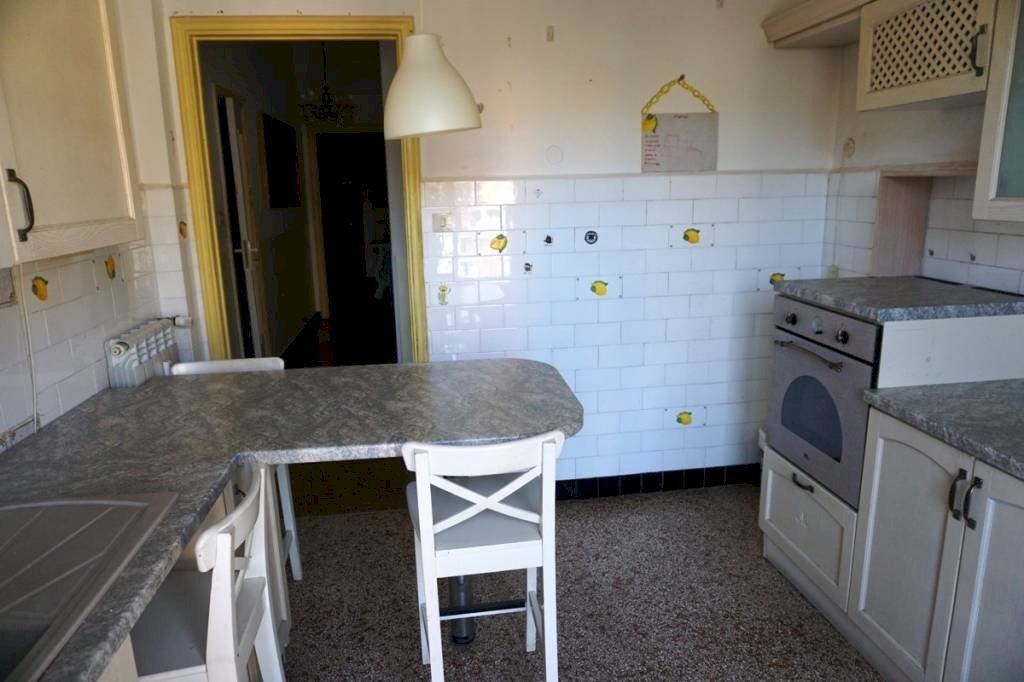 Cucina - Bilocale via Bartolomeo Carrea, 5, Genova (zona Sampierdarena) - foto 3