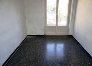 Camera da letto - Bilocale via Bartolomeo Carrea, 5, Genova (zona Sampierdarena) - foto 4