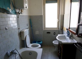 Bagno - Bilocale via Bartolomeo Carrea, 5, Genova (zona Sampierdarena) - foto 6