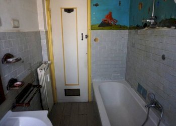 Bagno - Bilocale via Bartolomeo Carrea, 5, Genova (zona Sampierdarena) - foto 7