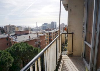 Balcone - Bilocale via Bartolomeo Carrea, 5, Genova (zona Sampierdarena) - foto 19