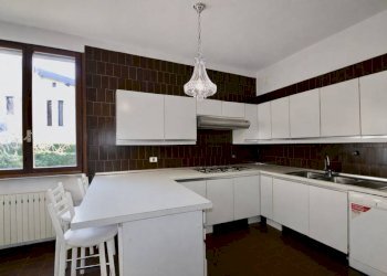 Cucina - Villa a Schiera viale Giulio Zavaritt, Gorle - foto 12