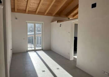 Camera da letto - Bilocale contrada Maioni, 16, Sondrio - foto 2