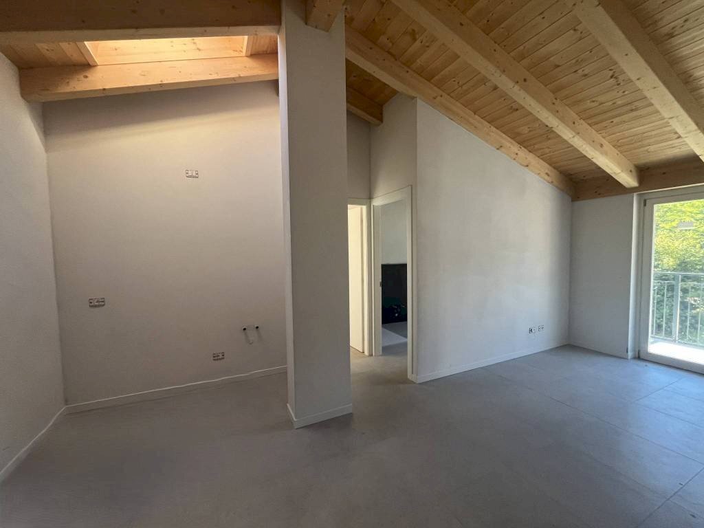 Camera da letto - Bilocale contrada Maioni, 16, Sondrio - foto 2