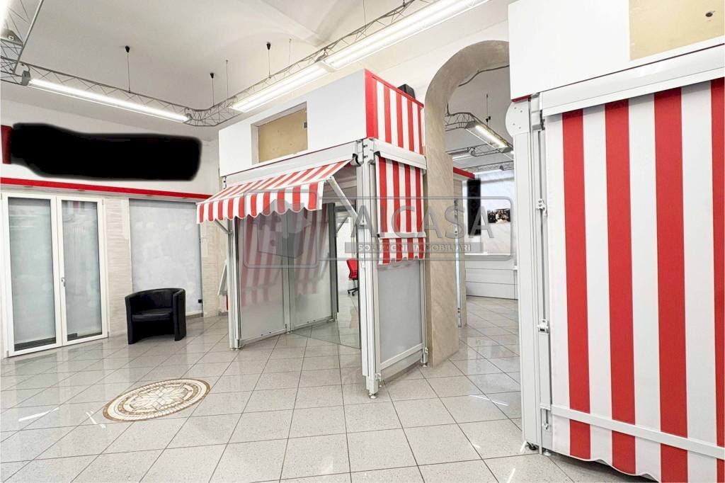 Interno non residenziale - Negozio via Dante di Nanni, 81, Torino (zona Cenisia) - foto 3