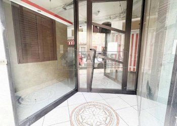 Facciata - Negozio via Dante di Nanni, 81, Torino (zona Cenisia) - foto 8