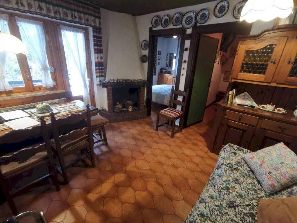 Salone - Trilocale via del Poggio, 3, Viola - foto 1