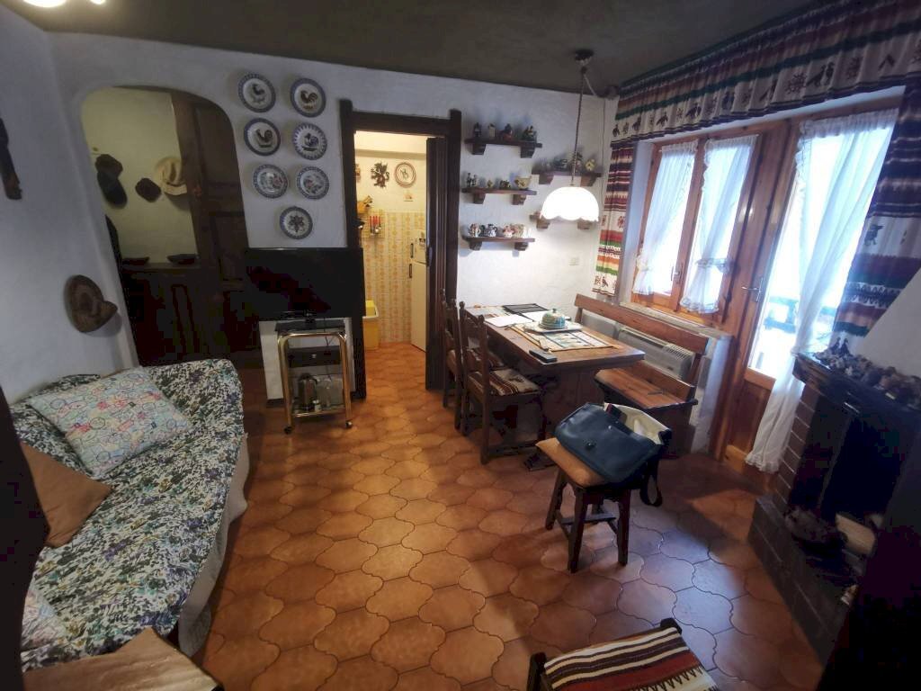 Salone - Trilocale via del Poggio, 3, Viola - foto 2