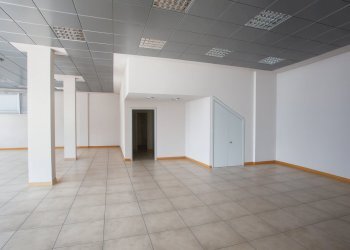 ChatGPT Image 15 set 2025, 09_54_43.png - Commercial Premises Santarcangelo di Romagna - photo 3