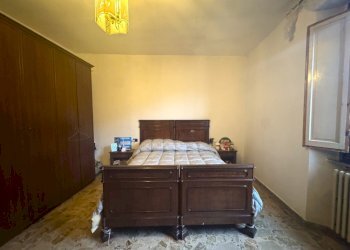 camera da letto - Bilocale Via del Bisenzio, Vernio - foto 12