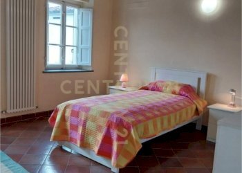 2?camera a.jpg - Appartamento Lucca - foto 12