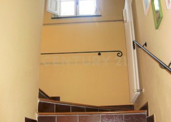 vano scale a.jpg - Appartamento Lucca - foto 27