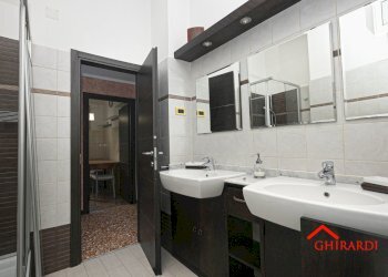 5.3 bagno.jpg - Four-room apartment VIA SANT'ALBERTO  11A, Genova (neighborhood Sestri Ponente) - photo 20