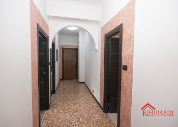 6.1 corridoio.jpg - Four-room apartment VIA SANT'ALBERTO  11A, Genova (neighborhood Sestri Ponente) - photo 22