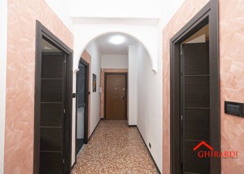 6.2 corridoio.jpg - Four-room apartment VIA SANT'ALBERTO  11A, Genova (neighborhood Sestri Ponente) - photo 23