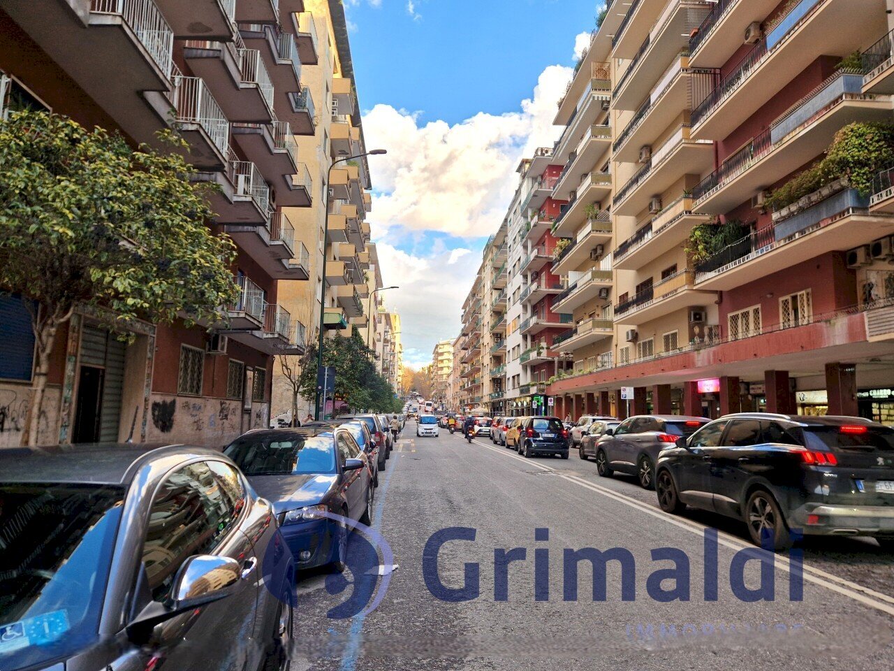 101.jpg - Box Napoli (neighborhood Vomero) - photo 1