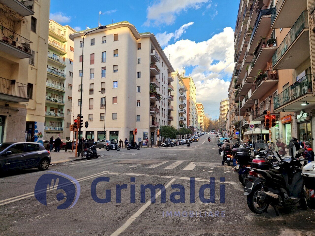 103.jpg - Box Napoli (neighborhood Vomero) - photo 2