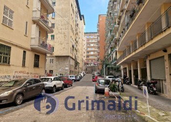 107.jpg - Box Napoli (neighborhood Vomero) - photo 5