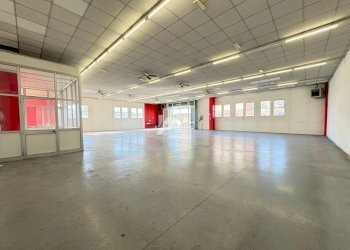 WhatsApp Image 2026-02-16 at 17.06.26 (1)_risultat - Locale Commerciale Via Orzinuovi, Brescia (zona Chiesanuova) - foto 1